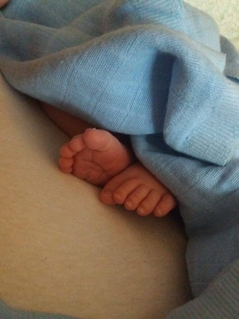 Szüléstörténet 100, Roli baba