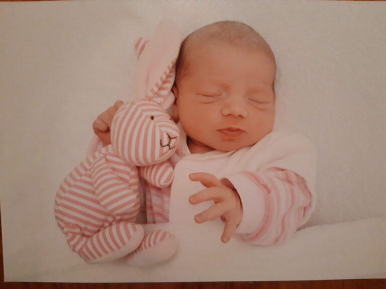 Szüléstörténet 101, Virág baba