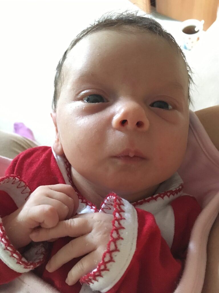 Szüléstörténet 110, Lelle baba